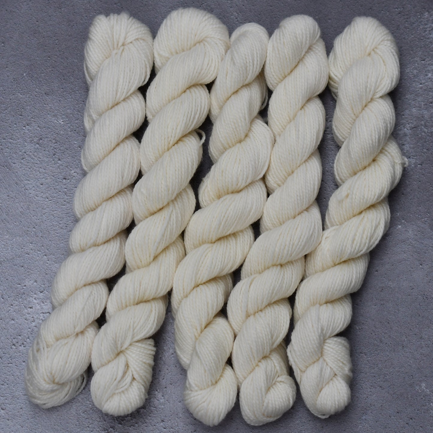 Type 49128M - Sheila's Gold Sock Minis - 25 x 20grm Hanks