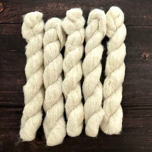 Type 49129M - Natural Fluff Mini - 25 x 20grm Hanks