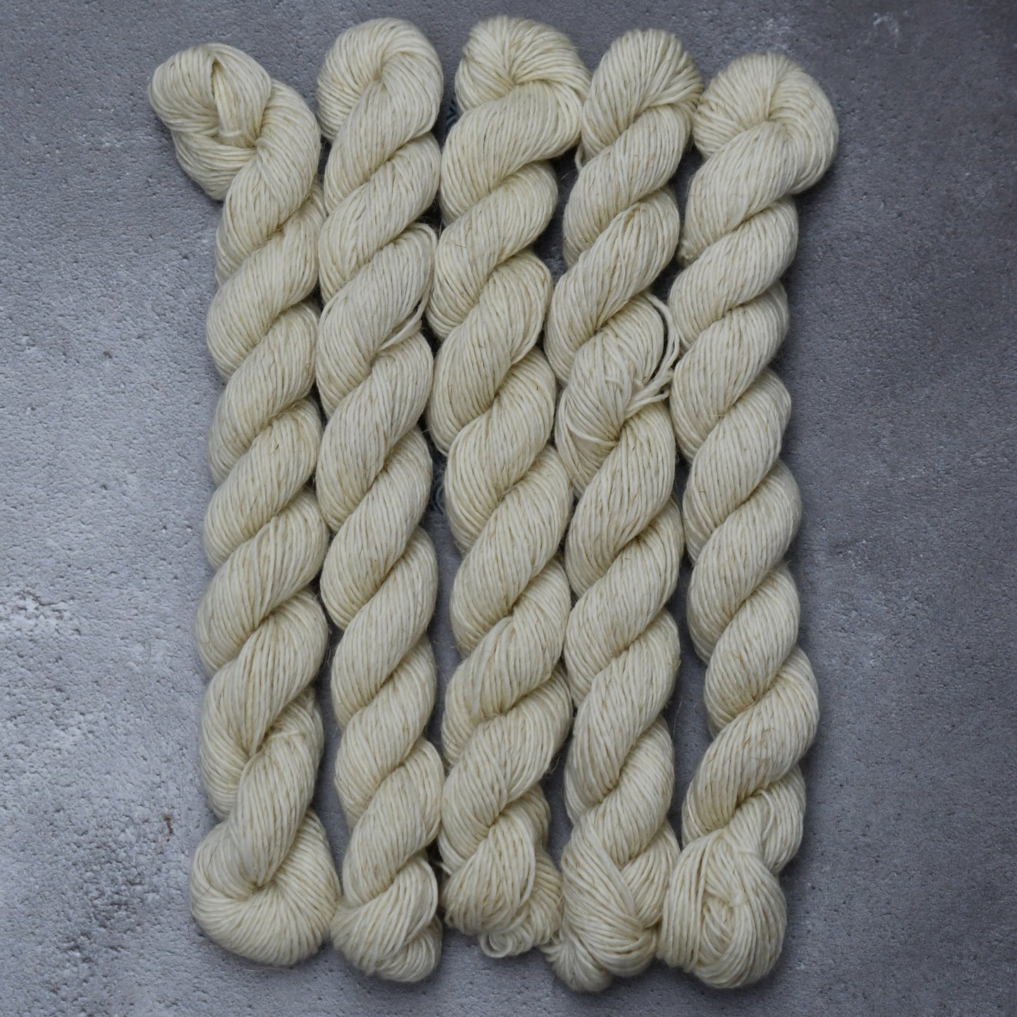 Type 49135M - SWM Linen Singles Mini - 25 x 20grm Hanks