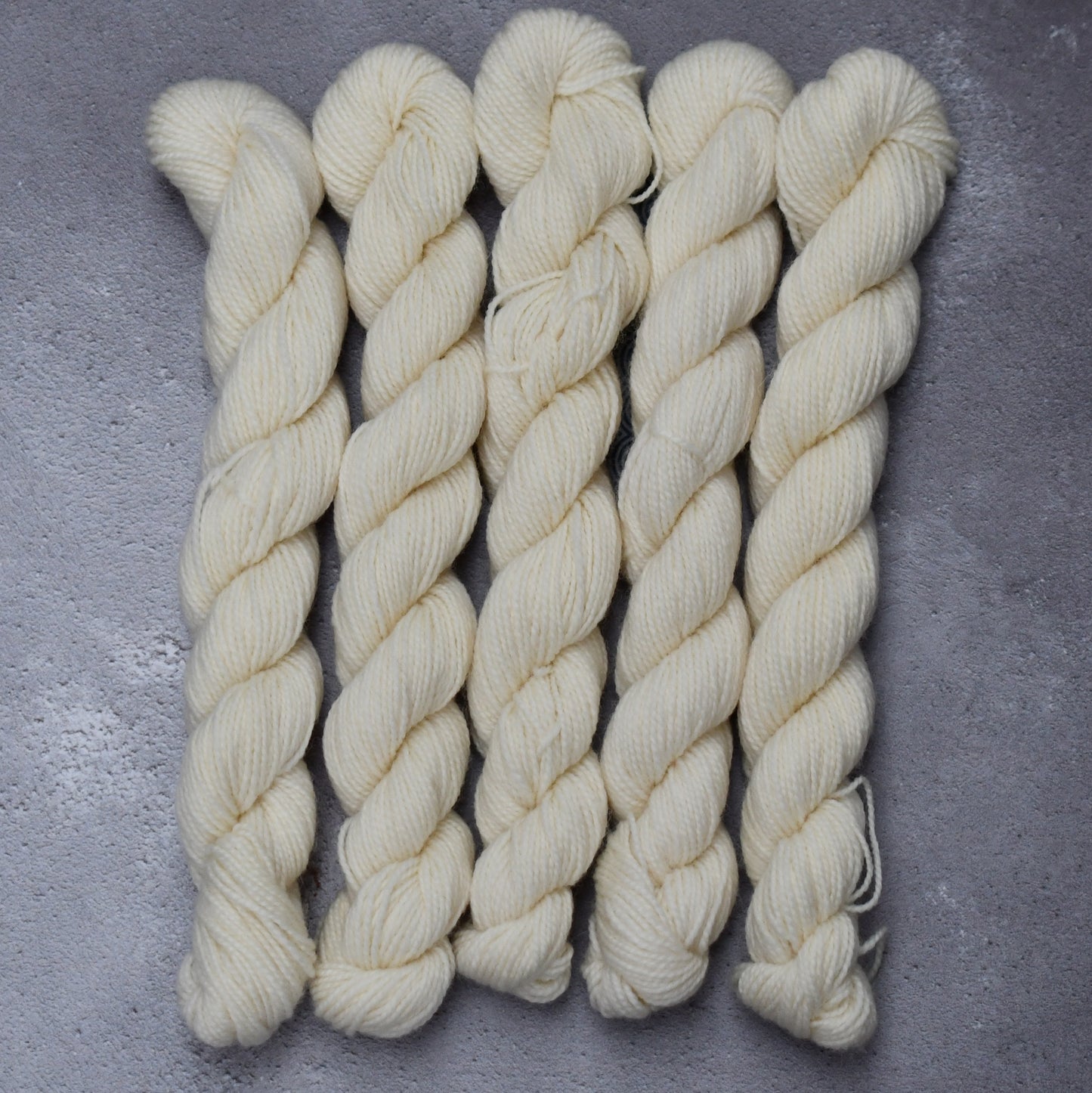 Type 49124M - Highland 4ply Minis - 25 x 20grm Hanks