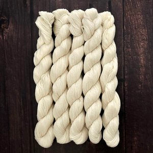 Type 49162M - Ultra Merino Merini - 25 x 20grm Hanks