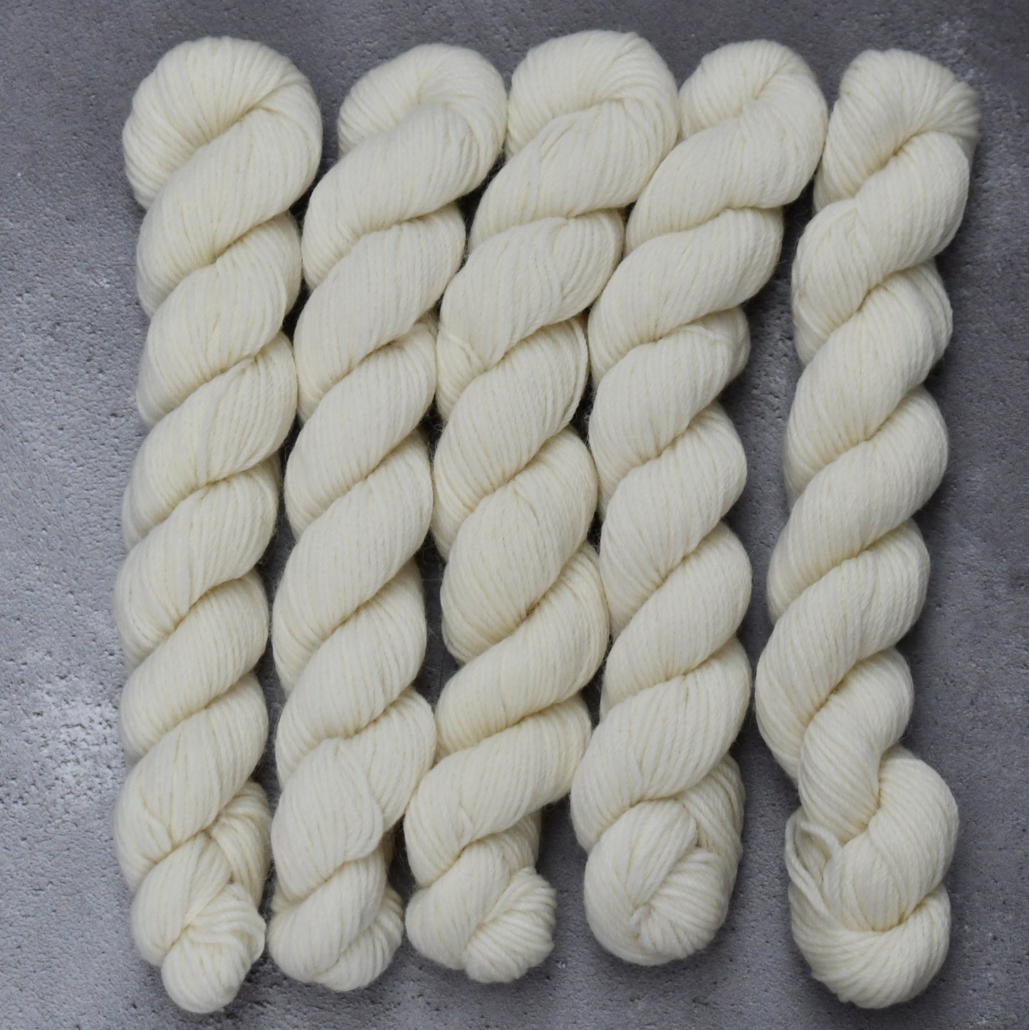 Type 49172M - Alpaca 4ply Sock Minis - 25 x 20grm Hanks