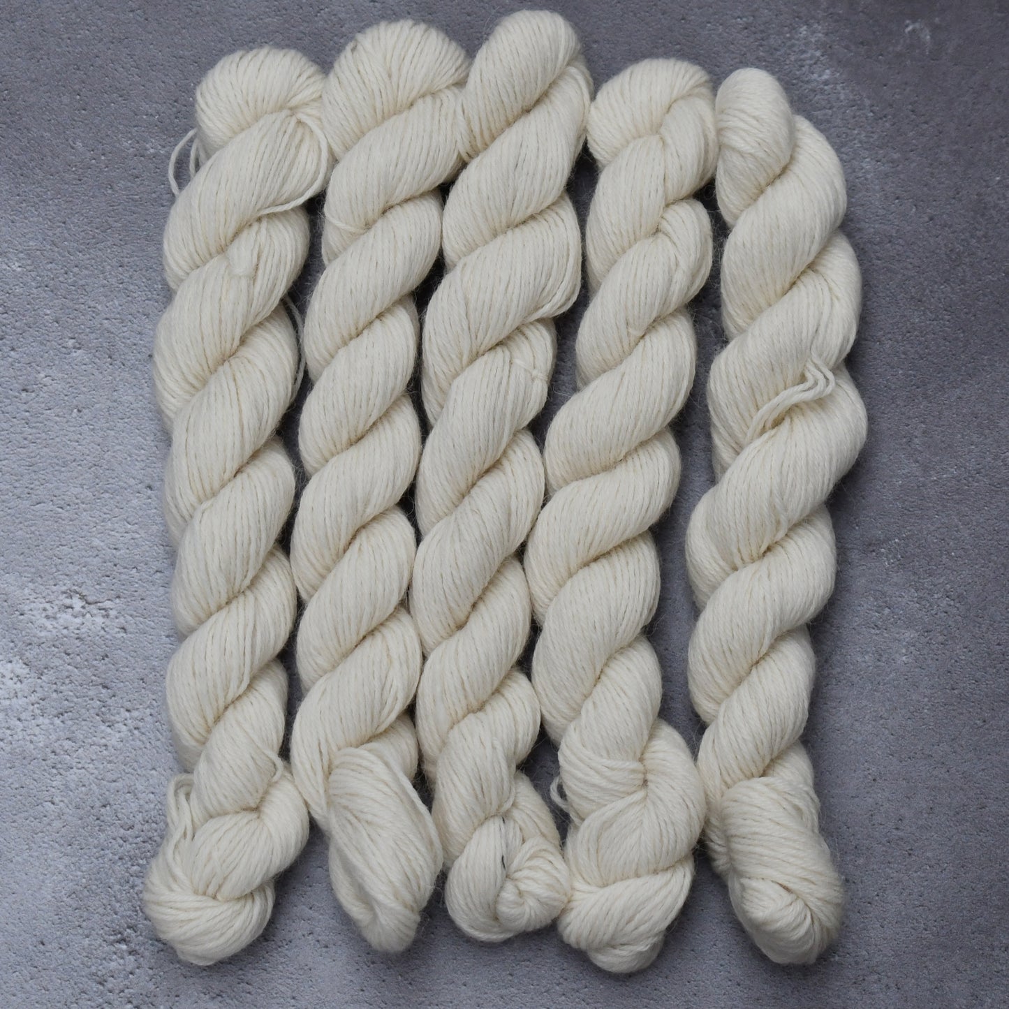 Type 49195M - Llama 4ply Mini - 25 x 20grm Hanks
