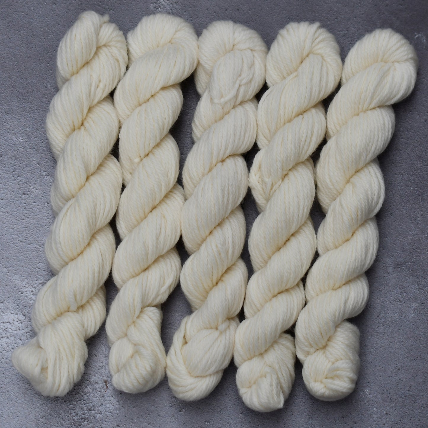 Type 49204M - Ultra DK Minis - 25 x 20grm Hanks