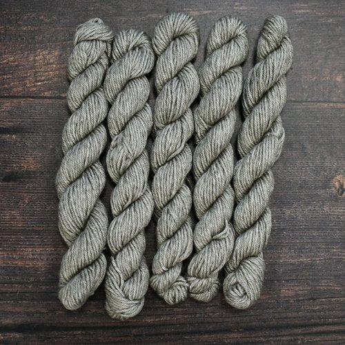 Type 49229M - Tibetan DK Mini - 25 x 20grm Hanks