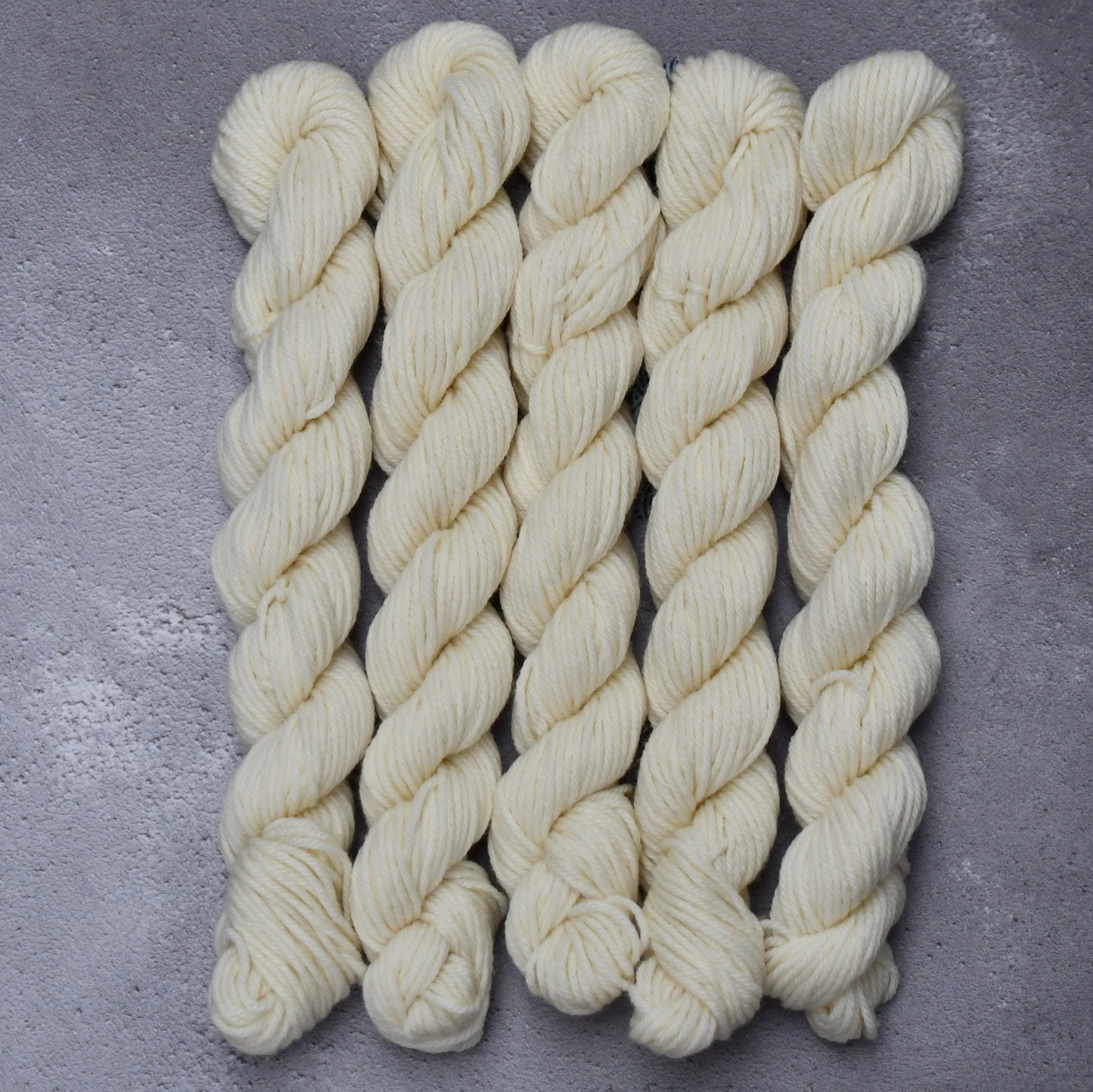 Type 49230M - Platinum DK Minis - 25 x 20grm Hanks