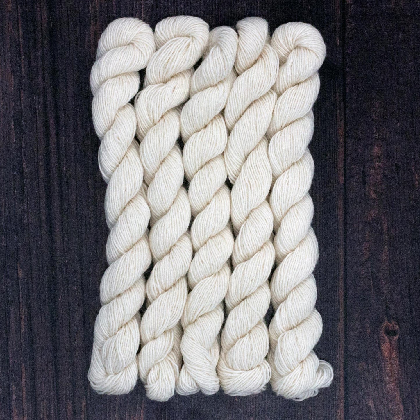 Type 49157M - Single Minis HT 25 x 20grm Hanks