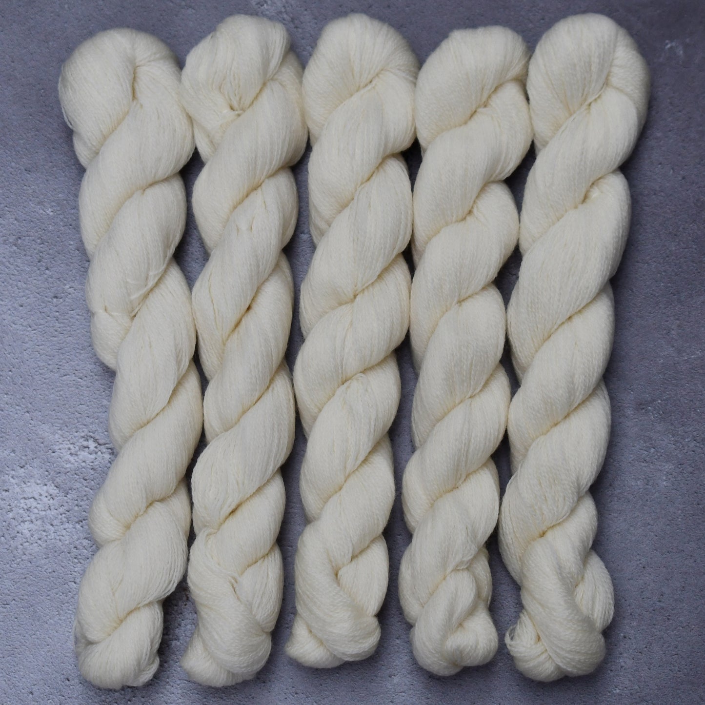 Type 49001M - Ultra Lace 1200 Minis - 25 x 20grm Hanks
