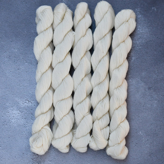 Type 49107M - Boo 4ply Mini - 25 x 20grm Hanks