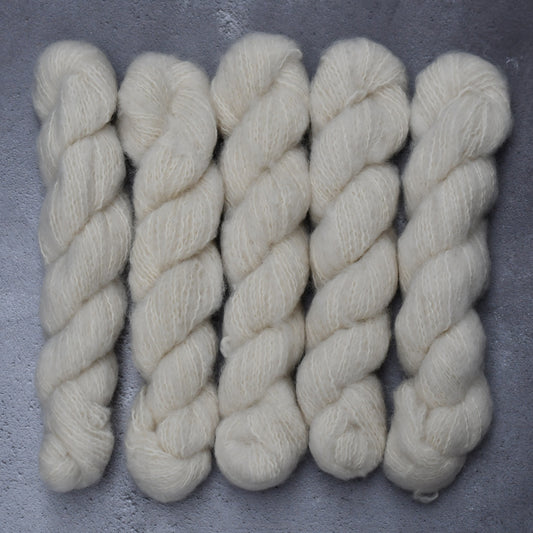 Type 49129M - Natural Fluff Mini - 25 x 20grm Hanks