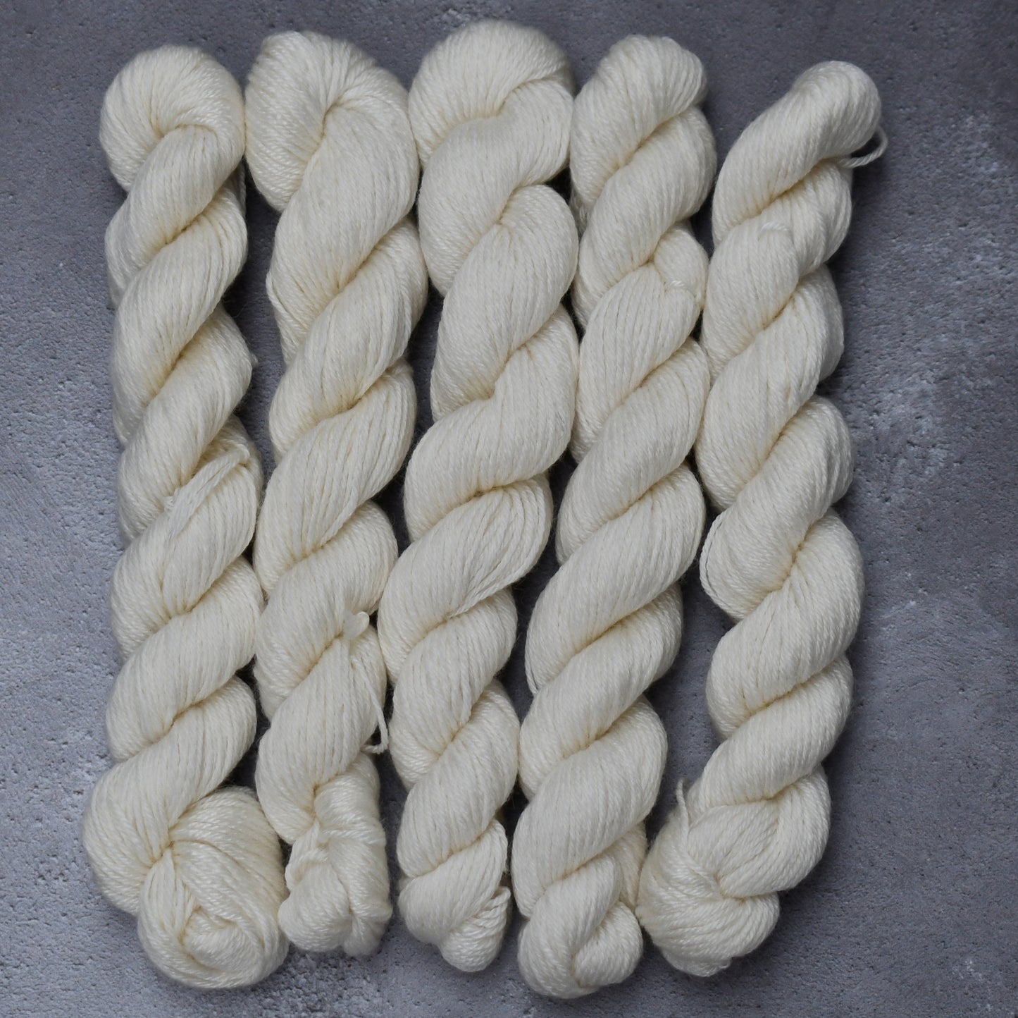 Type 49132M - BFL Decadence 4ply Mini - 25 x 20grm Hanks