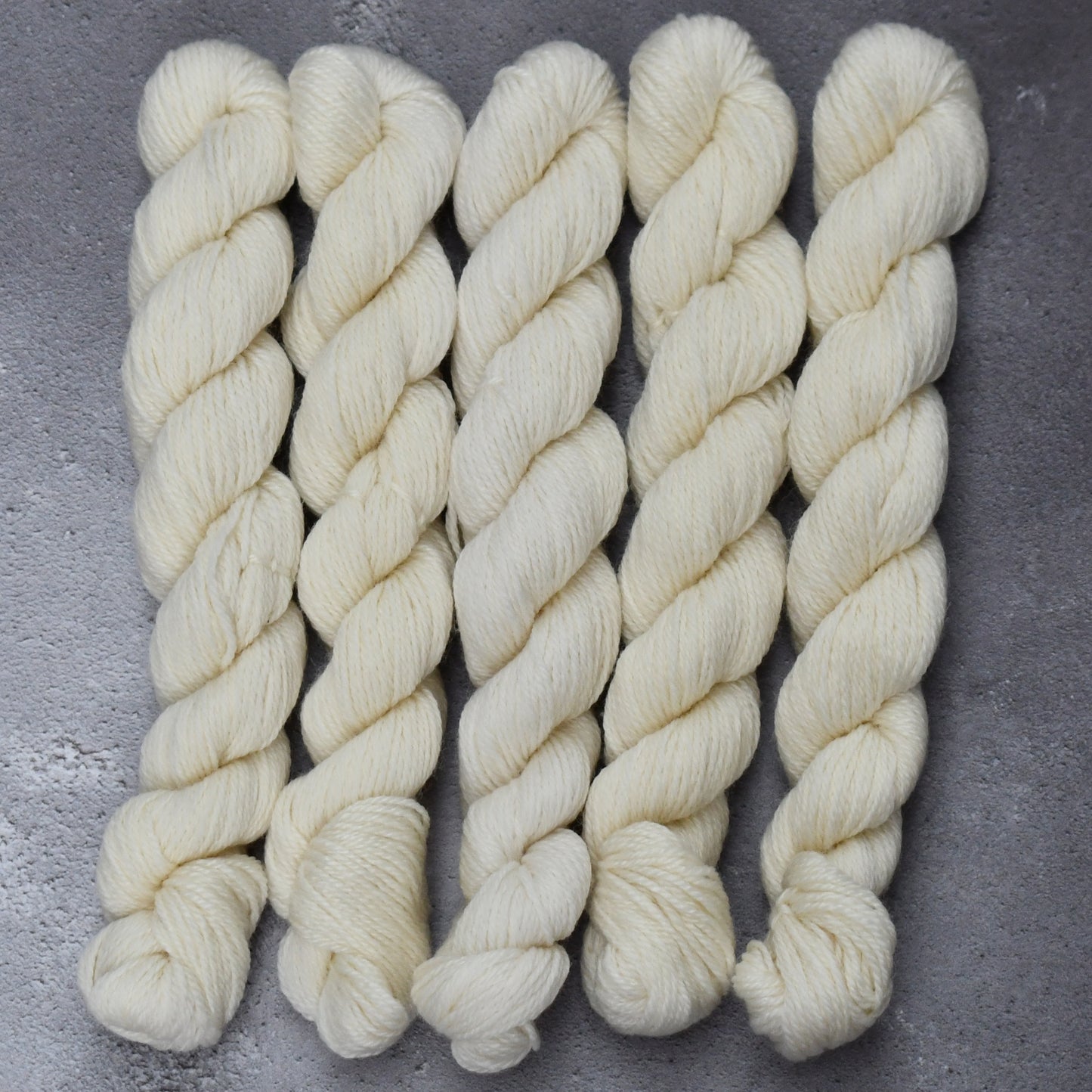 Type 49133M - BFL Delicious 4ply Mini - 25 x 20grm Hanks