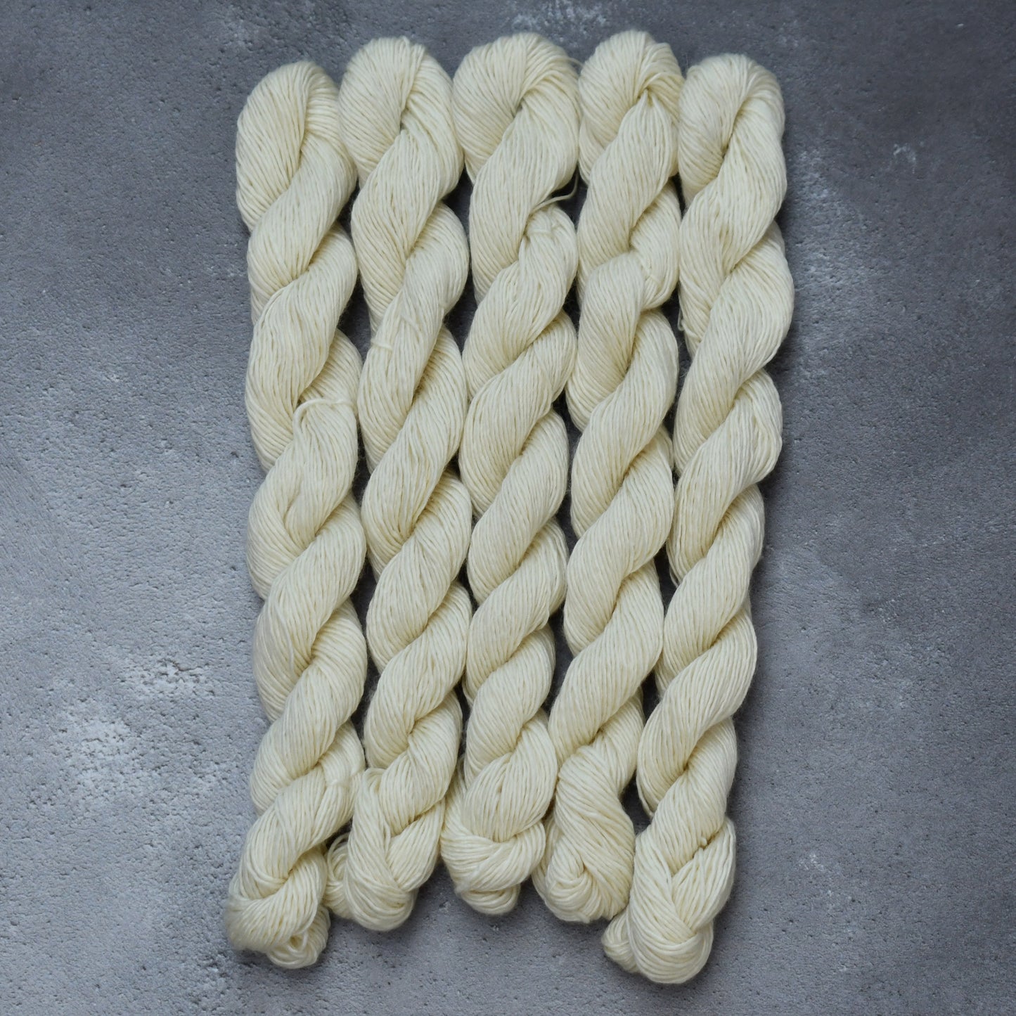 Type 49157AM - Silky Single Minis HT 25 x 20grm Hanks