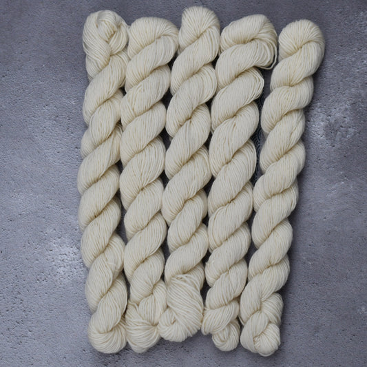 Type 49157M - Single Minis HT 25 x 20grm Hanks