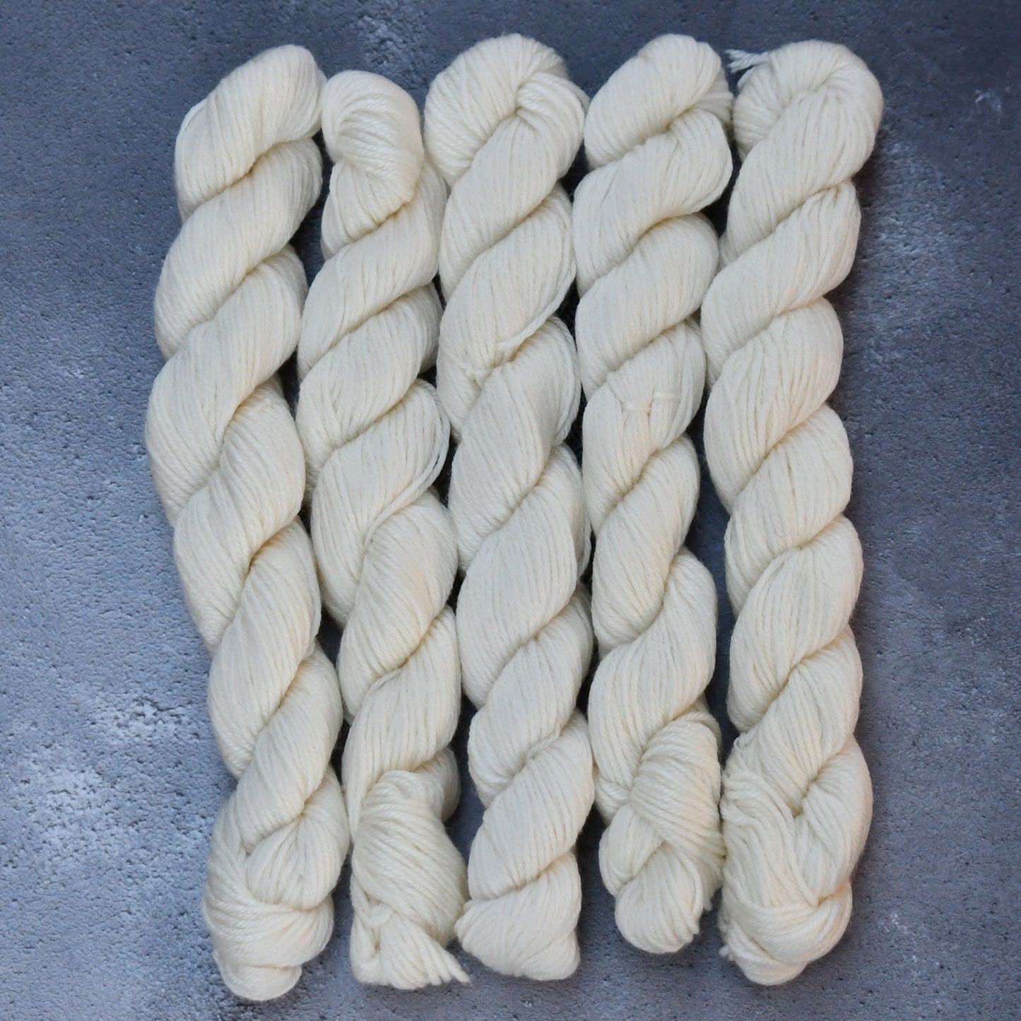 Type 49186M - Bamboo Silk 4ply Mini - 25 x 20grm Hanks