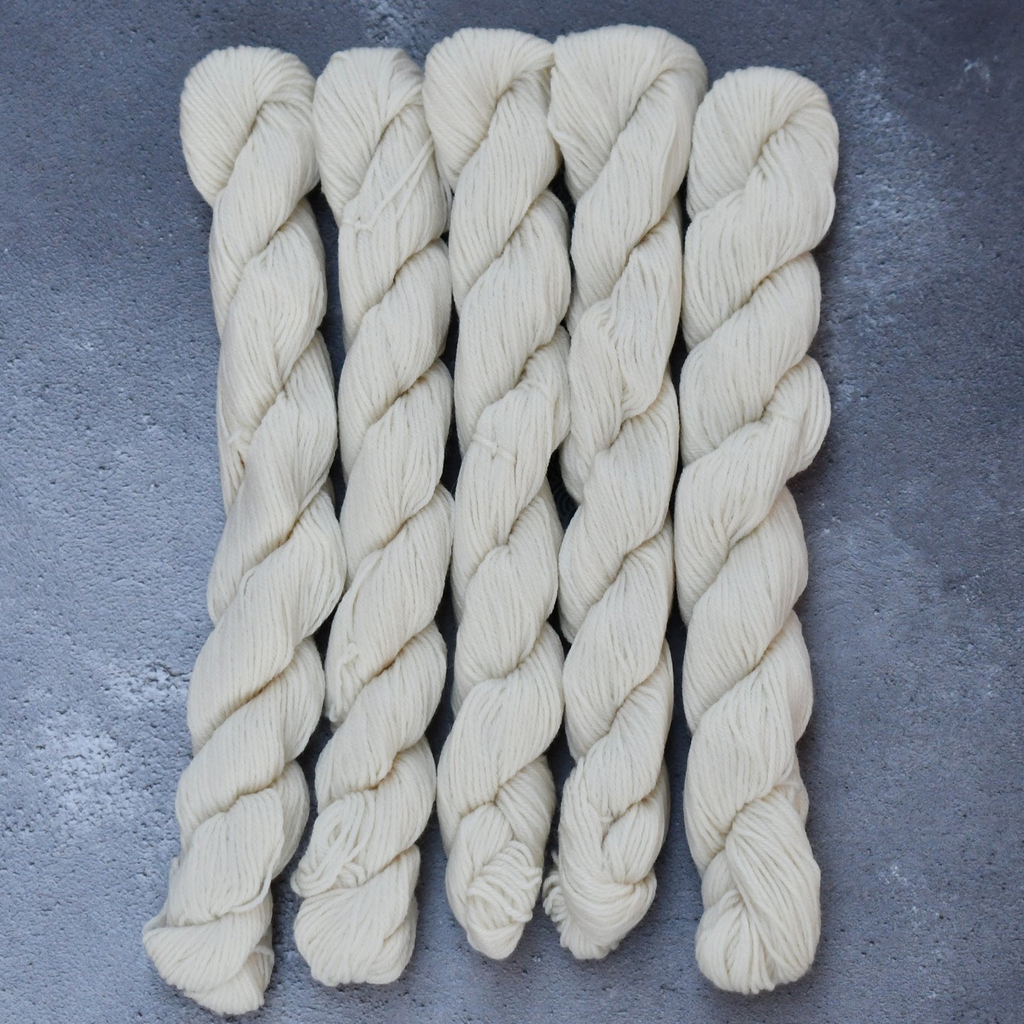 Type 49188M - Fine Organic Quarter Round Mini - 25 x 20grm Hanks