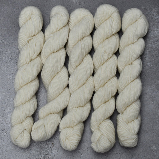 Type 49189M - Fine 20.5 Mic Organic Sheila`s HT Mini - 25 x 20grm Hanks