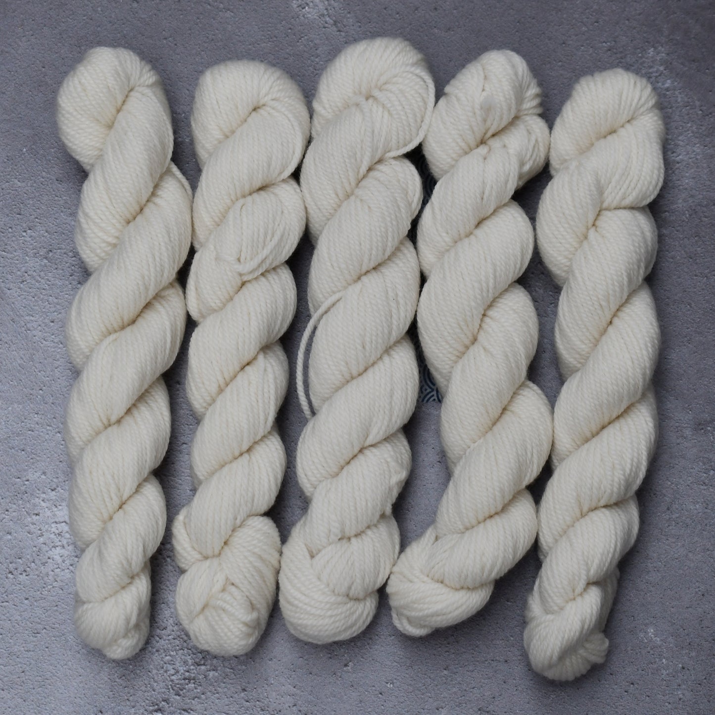 Type 49190M - Fine Organic Sport Mini - 25 x 20grm Hanks