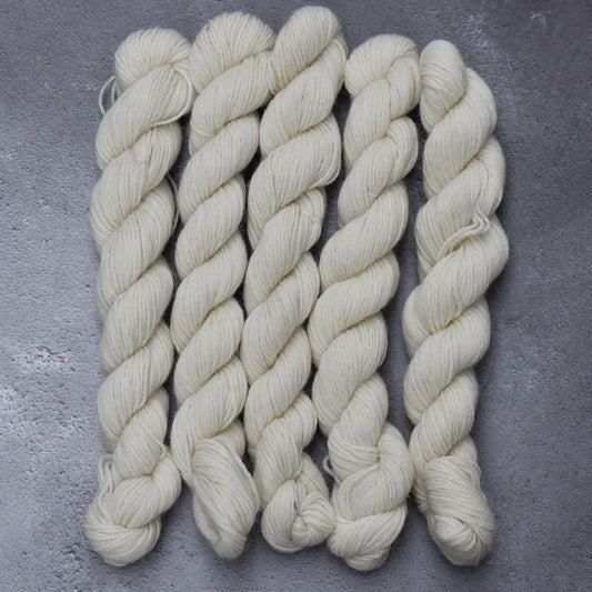 Type 49195M - Llama 4ply Mini - 25 x 20grm Hanks
