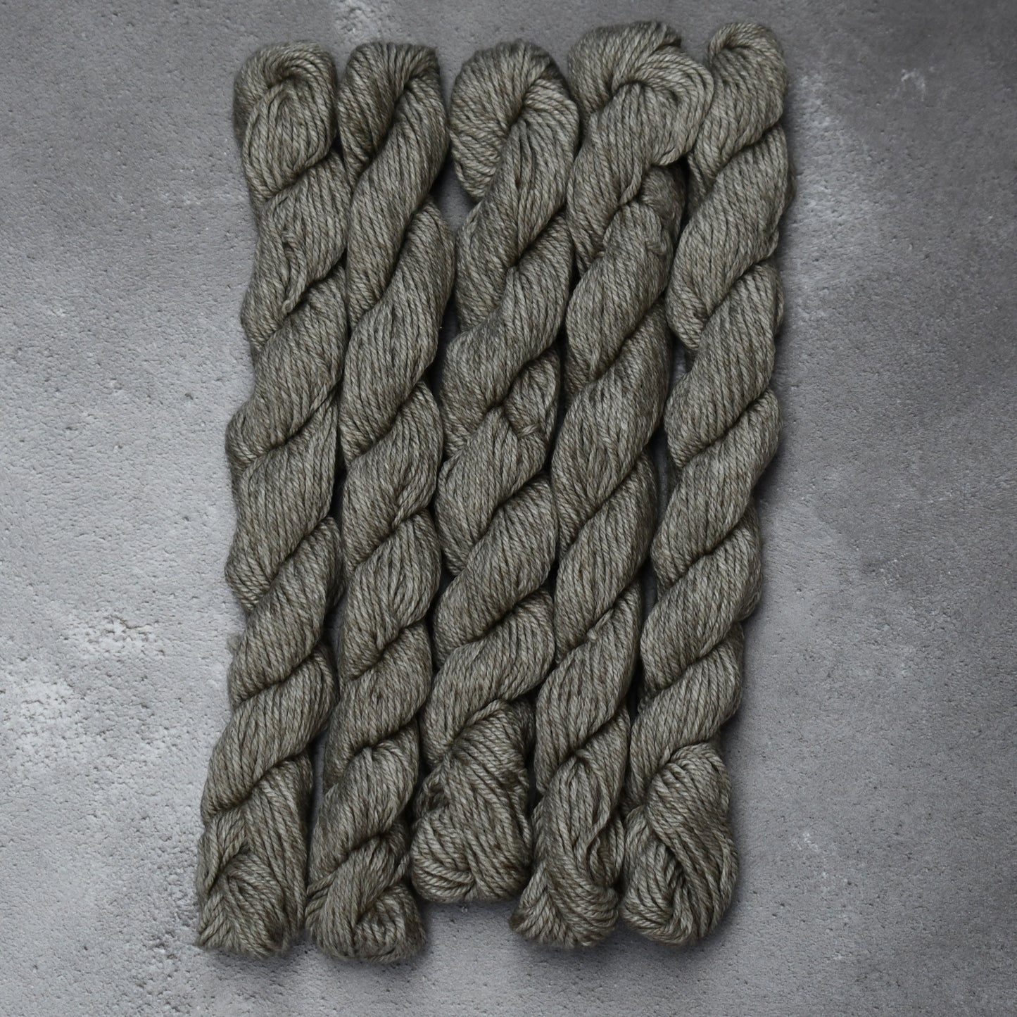 Type 49229M - Tibetan DK Mini - 25 x 20grm Hanks