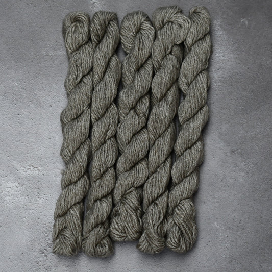 Type 49229M - Tibetan DK Mini - 25 x 20grm Hanks